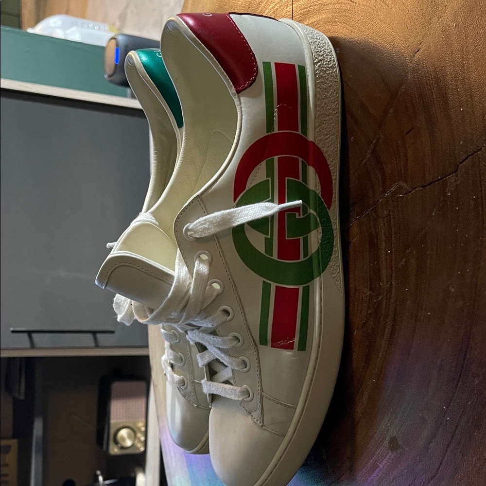 Gucci White Sneakers with Red and Green Accents - Picture 2 of 9